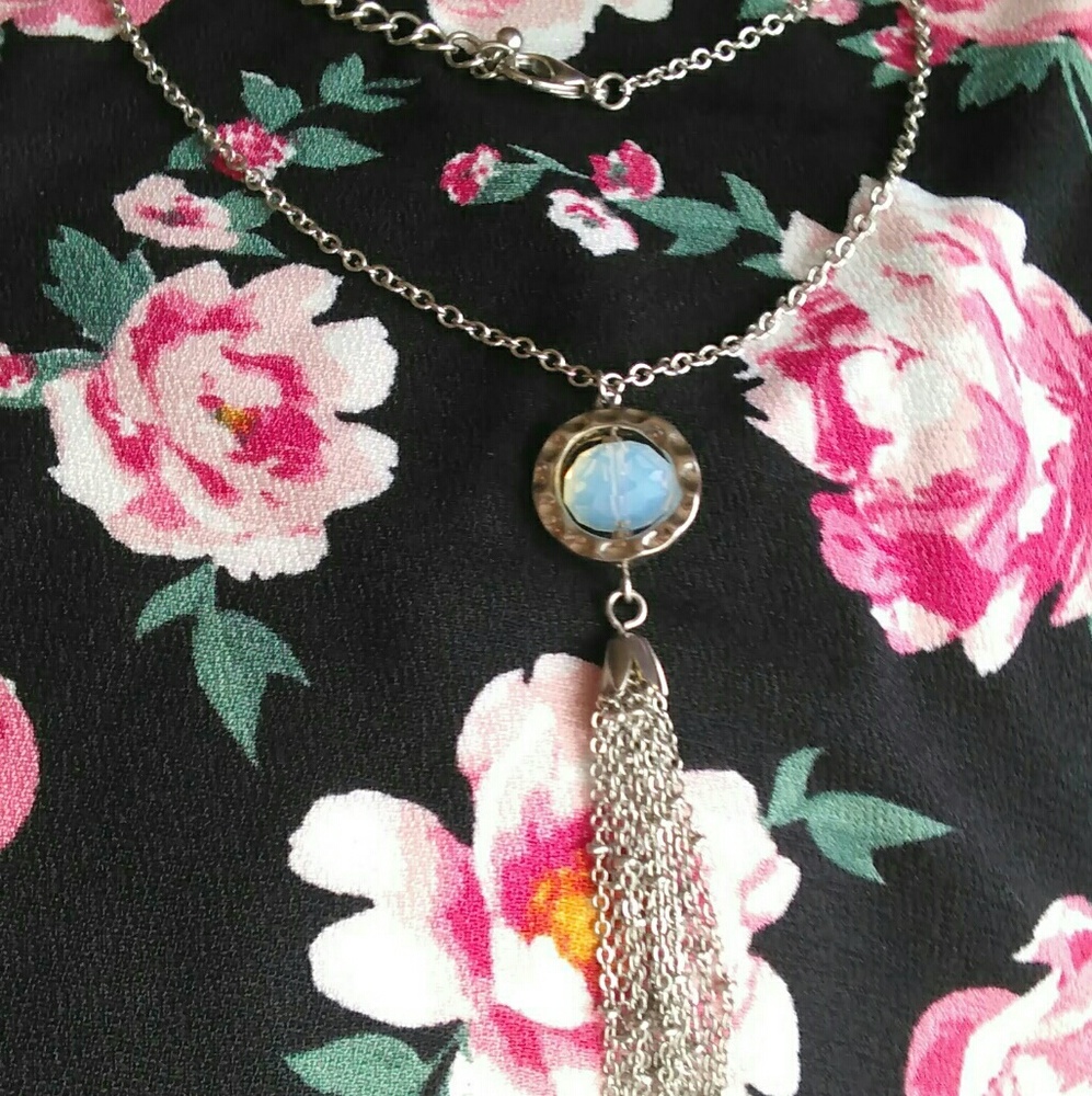 Faux crystal statement necklace 👑